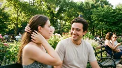 War das Flirten oder nur nett? 3 Signale, die Interesse wirklich zeigen