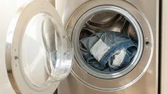 Sollte man Jeans beim Waschen auf links drehen? Hören wir, was die Experten dazu sagen