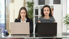  Wie man erkennt, dass jemand Sie heimlich hasst: 6 Gesten, die Sie übersehen