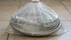 So entkalke ich den Duschschlauch in 10 Minuten: eine kostengünstige Methode ganz ohne Chemikalien